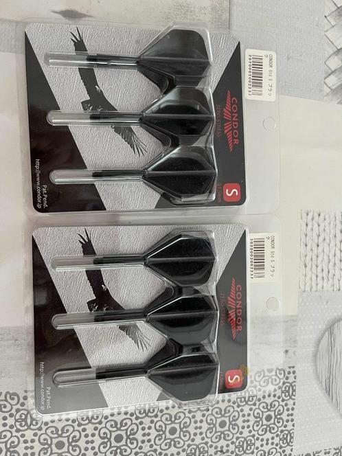 Te Koop: Darts Flights en Swiss Storm dartpunten, Sport en Fitness, Darts, Zo goed als nieuw, Flights, Ophalen
