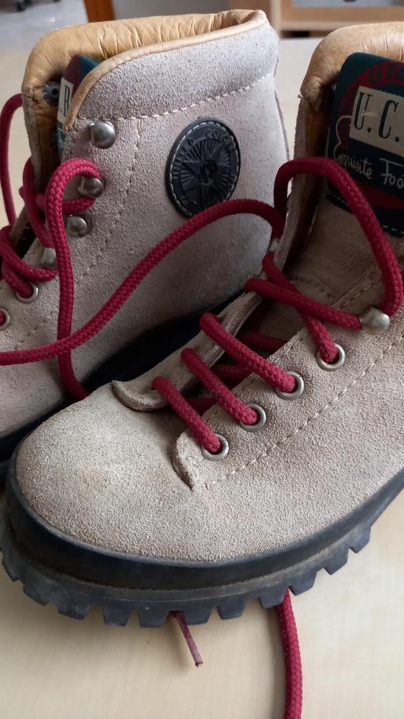 Chaussures randonnée BENETTON en 36 cuir état neuf, Enlèvement ou Envoi, Comme neuf, Chaussures