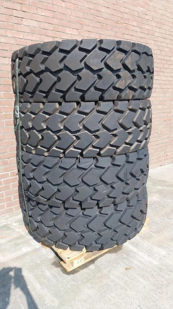 Goodyear titan 20.5R25 tires / Made in US / Unused / 24x, Zakelijke goederen, Machines en Bouw | Onderdelen
