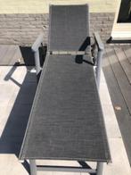 LIGBED MET ROOD KUSSEN, Tuin en Terras, Ligbedden, Ophalen, Gebruikt, Metaal, Verstelbaar