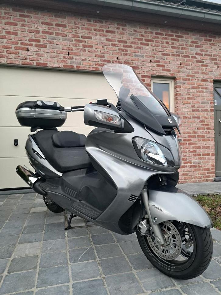 Suzuki Burgman 650, 26601 km's,1ste eigenaar,Gekeurd voor v., Motoren, Motoren | Suzuki, Particulier, Scooter, 12 t/m 35 kW, 2 cilinders
