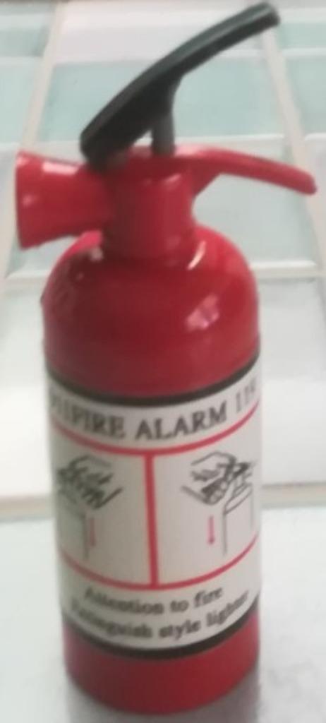 AANSTEKER IN DE VORM VAN BRANDBLUSAPPARAAT, Collections, Articles de fumeurs, Briquets & Boîtes d'allumettes, Comme neuf, Briquet
