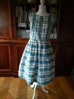Mooie vintagejurk handgemaakt met blauwe bloemetjes maat M -, Ophalen, Maat 38/40 (M)