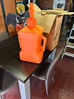 Jerrycan om te tanken, Ophalen