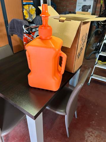 Jerrycan om te tanken beschikbaar voor biedingen