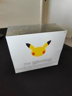 25th celebrations Elite trainer box, Hobby en Vrije tijd, Verzamelkaartspellen | Pokémon, Ophalen of Verzenden