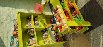 Houten winkeltje inclusief accessoires  beschikbaar voor biedingen