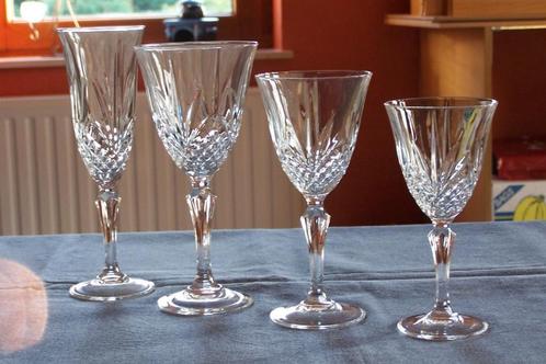 Verres en cristal d'Arc 23 verres, Collections, Porcelaine, Cristal & Couverts, Comme neuf, Verre ou Verres, Cristal, Enlèvement ou Envoi