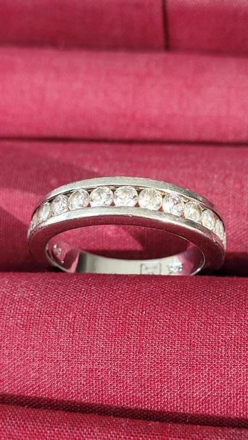 ZILVEREN RING MET 13 ZIRKONIUM STEENTJES beschikbaar voor biedingen