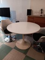 Vintage ronde tafel en 2 stoelen erbij, Huis en Inrichting, Tafels | Eettafels, Overige materialen, Rond, Minder dan 50 cm, Zo goed als nieuw
