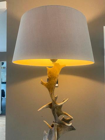 Vintage vloerlamp hertengewei uniek landelijk beschikbaar voor biedingen