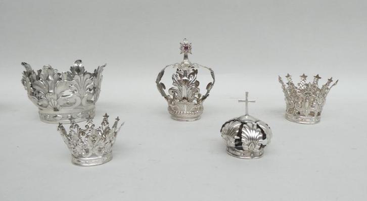 Mooie varia zilveren kroontjes, tien stuks, Antiek en Kunst, Antiek | Religieuze voorwerpen, Ophalen