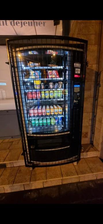 Snack- en drankenautomaat — accepteert munten  beschikbaar voor biedingen