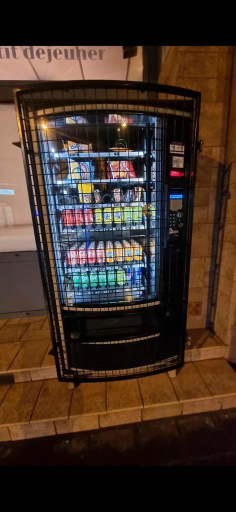 Snack- en drankenautomaat — accepteert munten, Verzamelen, Automaten | Overige, Gebruikt, Ophalen