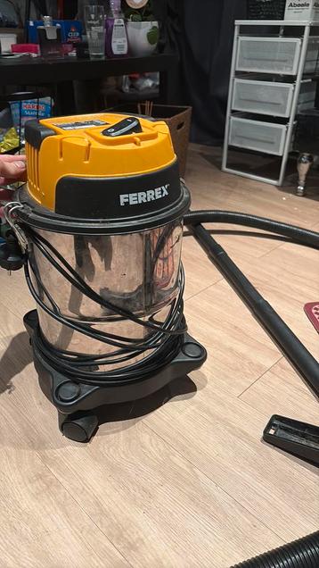 Stofzuiger Ferrex alleszuiger zowel nat als droog beschikbaar voor biedingen