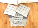 Lot de 3  plaids en coton et 2 coussins, Maison & Meubles, Enlèvement