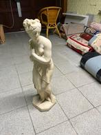Klassiek decoratief beeld (vrouwelijke figuur) – steen, Antiek en Kunst, Ophalen