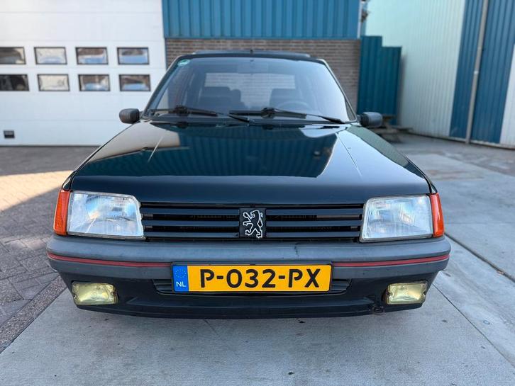 Te koop: Peugeot 205 GTI 1.9 Zwart – 1990 Phase 1.5, Auto's, Peugeot, Particulier, Elektrische ramen, Lichtmetalen velgen, Panoramadak