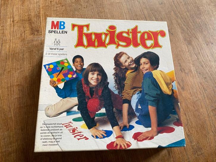 MB Twister Vintage Zeer goede staat, Hobby en Vrije tijd, Gezelschapsspellen | Bordspellen, Gebruikt, Vijf spelers of meer, Verzenden