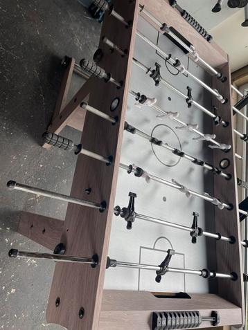 Voetbaltafel beschikbaar voor biedingen