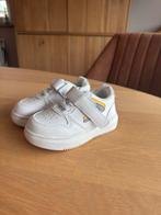 Witte sneakers, Enfants & Bébés, Vêtements de bébé | Chaussures & Chaussettes, Enlèvement ou Envoi, Comme neuf