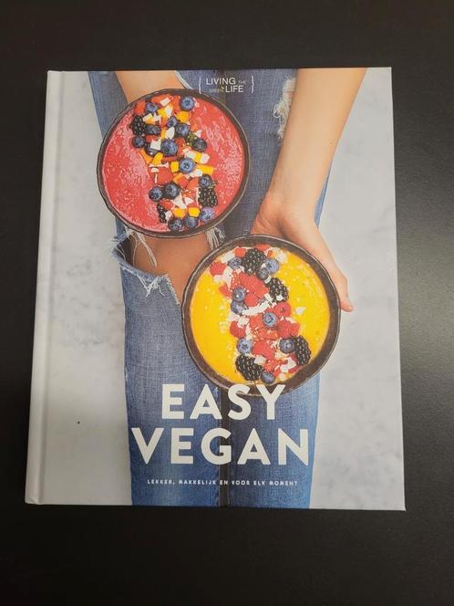 Living the green life - Easy vegan (nieuwstaat), Livres, Livres de cuisine, Comme neuf, Enlèvement ou Envoi