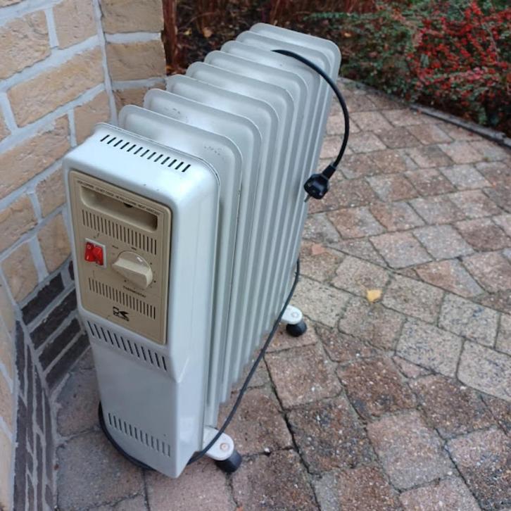 olieradiator, Doe-het-zelf en Bouw, Verwarming en Radiatoren, Zo goed als nieuw, Thermostaat, 800 watt of meer, 30 tot 80 cm, Minder dan 60 cm