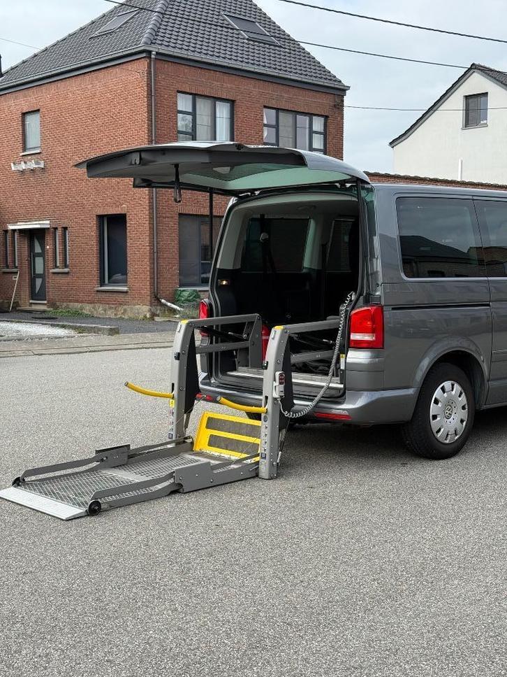 Volkswagen Caravelle Rolstoellift 97686km Automaat 5zit, Auto's, Volkswagen, Bedrijf, Te koop, Transporter, ABS, Airbags, Airconditioning