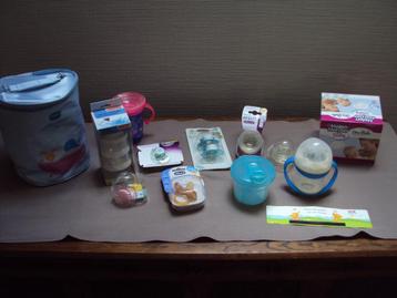 Allerlei babyartikelen : fopspeentjes, speentjes, bra pads   beschikbaar voor biedingen