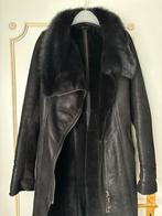 Zwarte schapenvachtjas,maat 36, in goede staat., Enlèvement, Comme neuf, Taille 36 (S), Noir