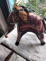 olifant in stof en afgewerkt met kraaltjes Made in India., Antiek en Kunst, Ophalen of Verzenden