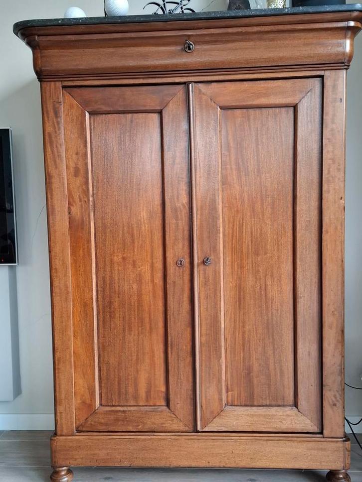 Antieke wandkast met marmeren blad, Antiek en Kunst, Antiek | Meubels | Tafels, Ophalen