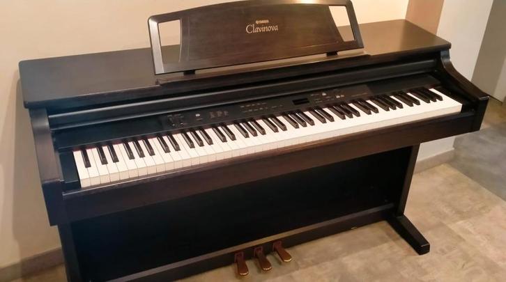 Grand Piano numérique Yamaha CLP 820, Muziek en Instrumenten, Piano's, Gebruikt, Piano, Bruin, Ophalen