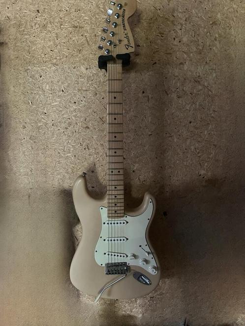 Fender Highway 1 stratocaster 2004, Muziek en Instrumenten, Snaarinstrumenten | Gitaren | Elektrisch, Zo goed als nieuw, Solid body