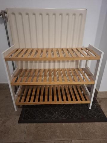 Étagère a chaussure en bambou beschikbaar voor biedingen