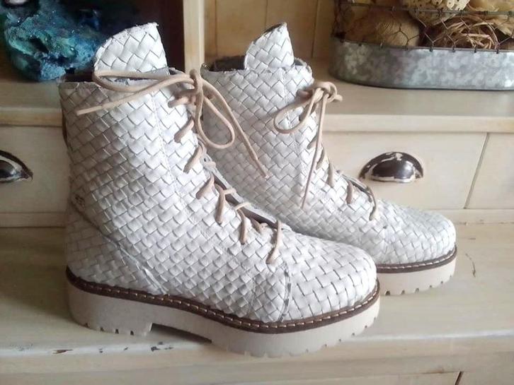Patrizia Bonfanti leren laarzen, maat 38 als nieuw, Kleding | Dames, Schoenen, Zo goed als nieuw, Lage of Enkellaarzen, Wit, Ophalen of Verzenden