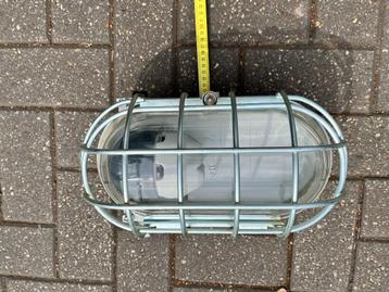 stallampen met metalen bescherming beschikbaar voor biedingen
