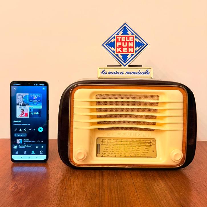 VINTAGE BUIZENRADIO TELEFUNKEN MIGNONETTE C 1950’S BLUETOOTH, Antiek en Kunst, Antiek | Tv's en Audio, Verzenden