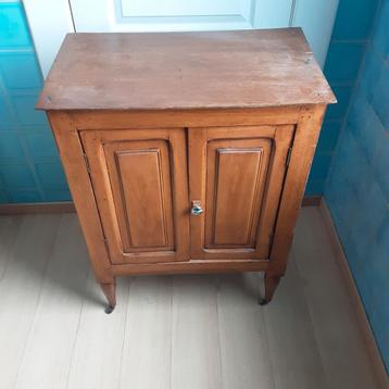 Meuble pour rangement chaussures longeur 61cm largeur 35cm beschikbaar voor biedingen