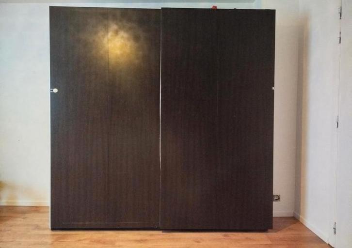 Armoire avec portes coulissantes – grande capacité, Maison & Meubles, Armoires | Armoires à porte coulissante & Armoires à archives