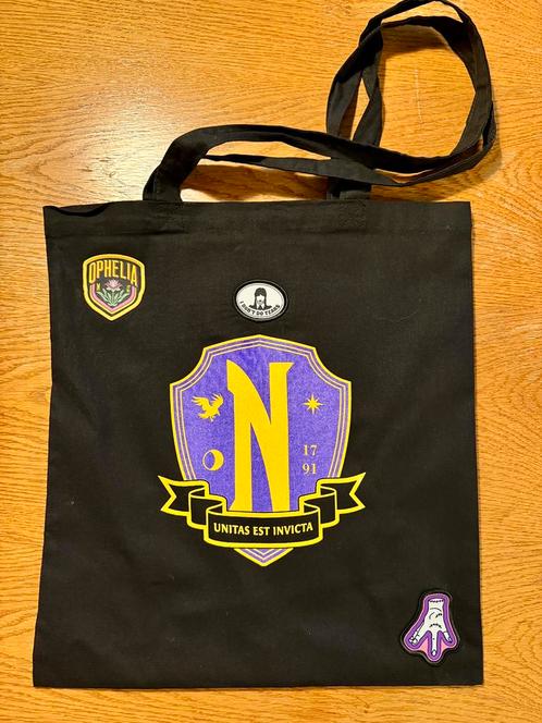 Uniek Wednesday Netflix Stoffen Tas – Met Strijkpatch!, Hobby en Vrije tijd, Feestartikelen, Nieuw, Kostuum, Ophalen of Verzenden