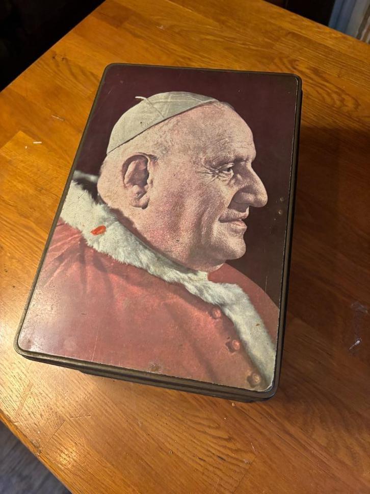 blikken doos Paus Johannes XXII Boudewijn en Fabiola, Verzamelen, Koningshuis en Royalty, Gebruikt, Overige typen, Ophalen