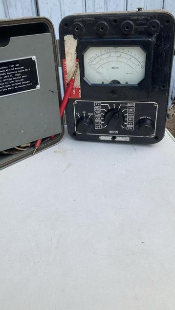 Militaire multimeter beschikbaar voor biedingen