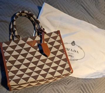 Prada beschikbaar voor biedingen