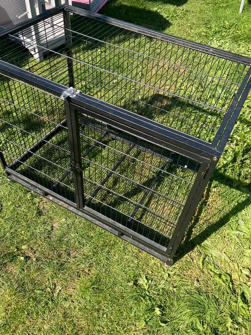 GROTE HONDENBENCH 110 X 75 X 75 NU 150 EURO, Dieren en Toebehoren, Hondenbenches, Zo goed als nieuw, Ophalen