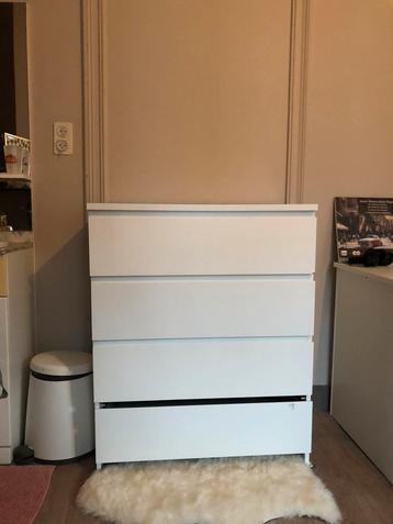 Gratis malm ladekast beschikbaar voor biedingen