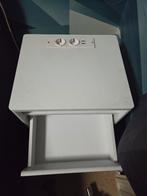 Nachtkastje met stroomvoorziening, Huis en Inrichting, Ophalen