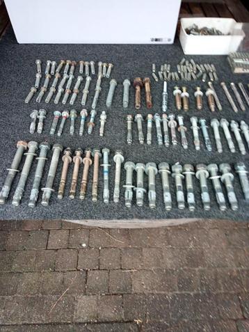 keilbouten of doorsteekankers. beschikbaar voor biedingen