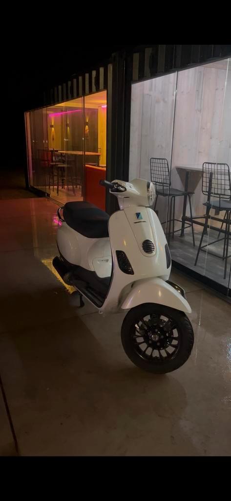 Vespa Lx 50 4t 4v, Fietsen en Brommers, Fietsen | Driewielfietsen, Zo goed als nieuw, Ophalen