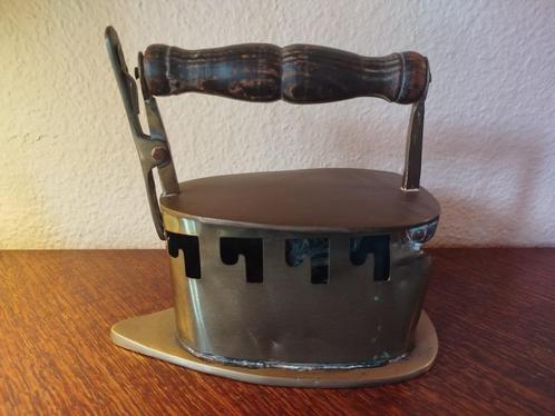 Antiek messing strijkijzer, Antiek en Kunst, Antiek | Brons en Koper, Koper, Ophalen of Verzenden
